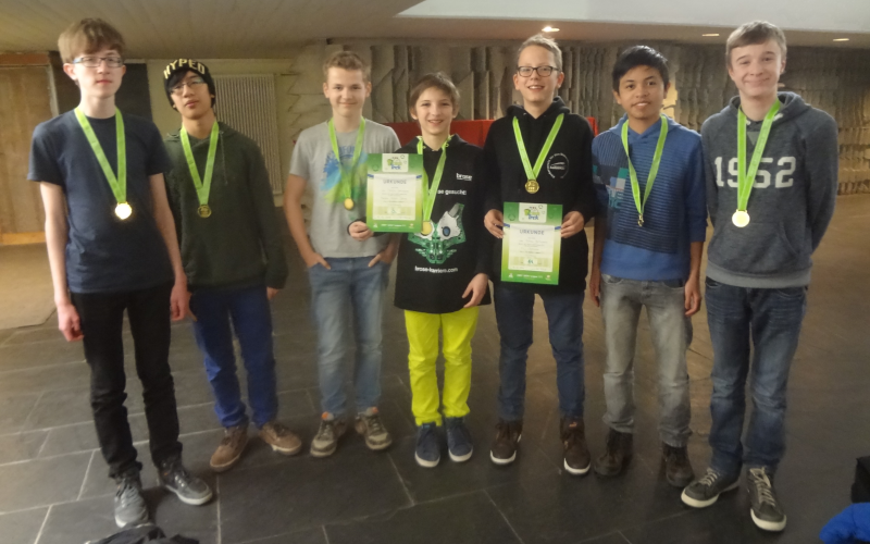 FLL 2015/16 Haßfurter Robotergruppe bei FLL in Würzburg